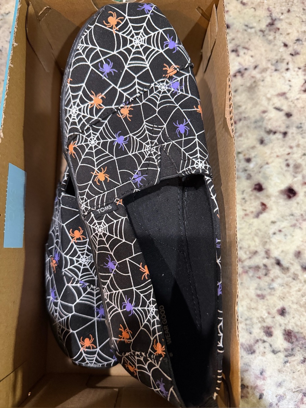 Tom’s youth size 5 Halloween theme black glow in the dark spiders - Picture 2 of 3
